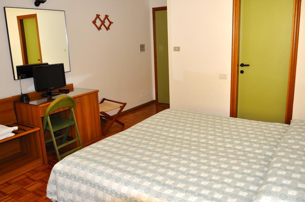 Hotel Europa Cembra Cembra Lisignago Room photo